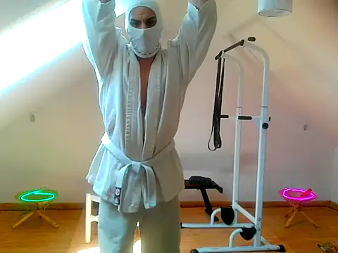 Snapshot of NinjaLaser chatting on April 20, 2026, 12:30 pm NinjaLaser online show from April 20, 2026, 12:30 pm