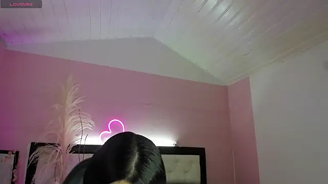 Julieth Caandy online show from June 26, 2026, 11:38 am