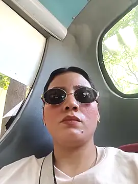 florecita20 online show from March 30, 2026, 4:41 pm