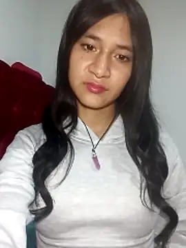 KarolaMendez online show from May 17, 2026, 3:17 am