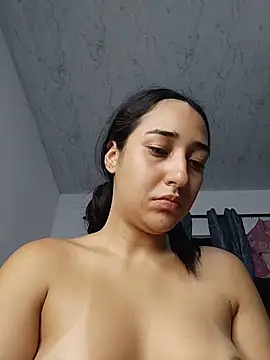 isabellaHill2 online show from May 13, 2026, 5:25 am