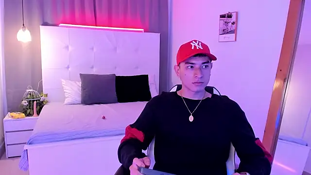 Snapshot of Thiago_2003_ chatting on April 19, 2026, 2:23 am Thiago 2003 online show from April 19, 2026, 2:23 am