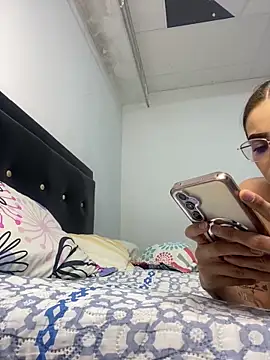 isabella-hot12 online show from April 26, 2026, 11:13 pm