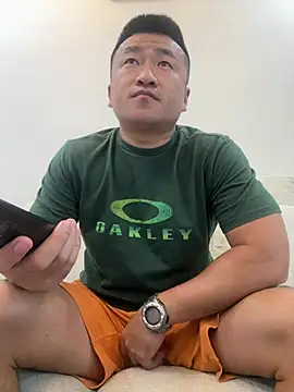 Cunzhangshibage02 online show from April 21, 2026, 11:33 pm