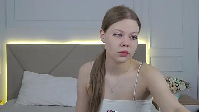 Sophie Rays online show from March 19, 2026, 4:23 am