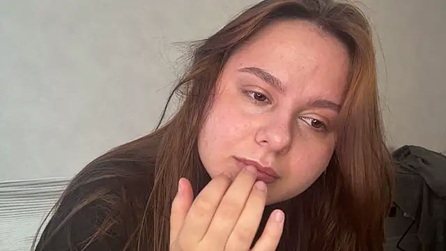 Ellaizatelly online show from April 28, 2026, 6:40 am