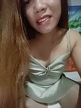 Snapshot of DawnG_x chatting on August 4, 2026, 5:28 pm DawnG x online show from August 4, 2026, 5:28 pm