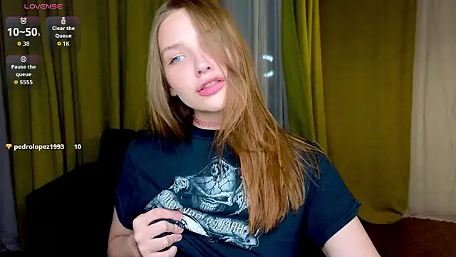 DariaAngels online show from April 22, 2026, 5:42 pm