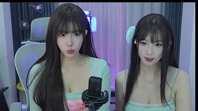 Summerbaby-001 online show from July 7, 2026, 1:03 pm