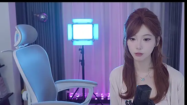 Summerbaby-001 online show from July 8, 2026, 1:34 pm