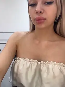 KateEvancee online show from March 17, 2026, 6:05 am