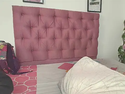 Snapshot of Sweet_Scarlett_ chatting on May 8, 2026, 1:37 pm Sweet Scarlett online show from May 8, 2026, 1:37 pm
