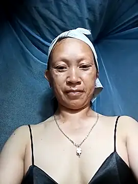 Snapshot of Heli_pusy chatting on May 16, 2026, 10:42 pm Heli pusy online show from May 16, 2026, 10:42 pm