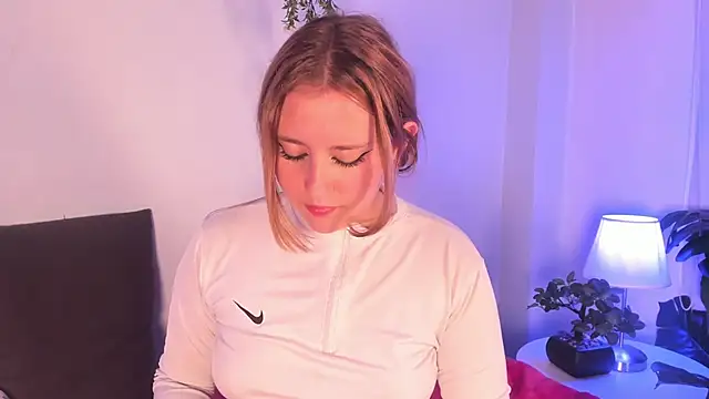 Snapshot of cuttie_blondie chatting on May 11, 2026, 4:04 pm cuttie blondie online show from May 11, 2026, 4:04 pm