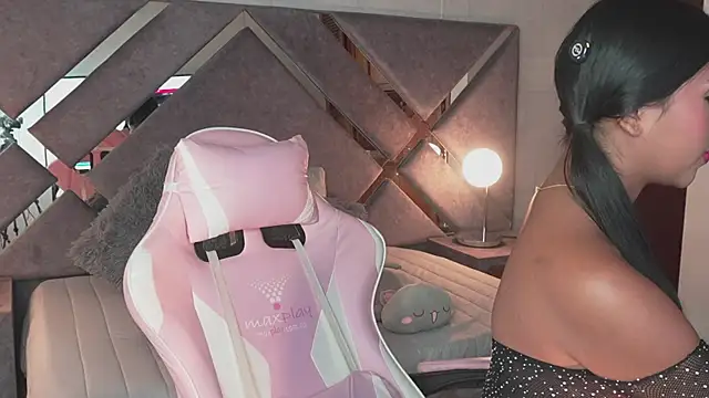 Naomi-Gray online show from July 31, 2026, 6:27 pm