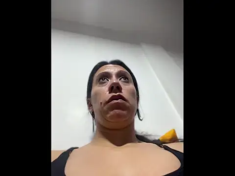 ItsAmara online show from April 23, 2026, 1:23 am