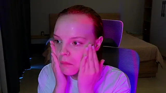 mollybossy online show from April 13, 2026, 12:14 am