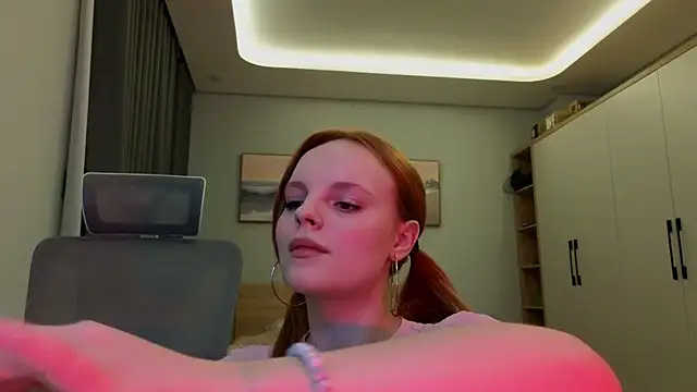 mollybossy online show from April 13, 2026, 12:20 pm