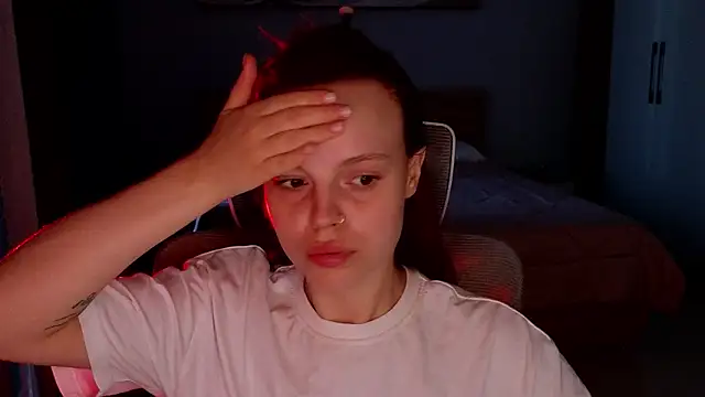 mollybossy online show from April 18, 2026, 12:13 am