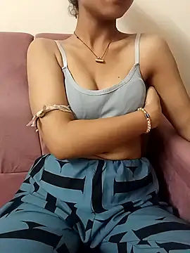 ritika gupta02 online show from April 7, 2026, 7:26 pm