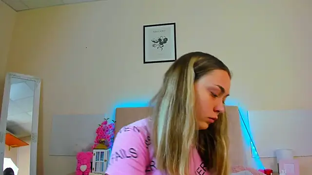 MelanieCuty online show from July 9, 2026, 5:30 am