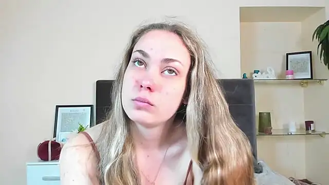 Snapshot of MelanieCuty chatting on April 7, 2026, 5:31 am MelanieCuty online show from April 7, 2026, 5:31 am