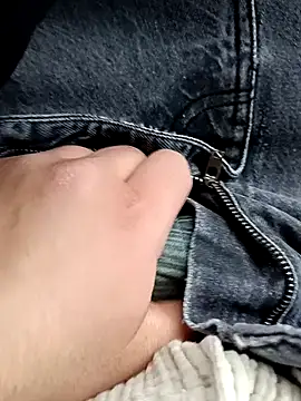 Snapshot of Elias18d chatting on April 4, 2026, 5:08 pm Elias18d online show from April 4, 2026, 5:08 pm