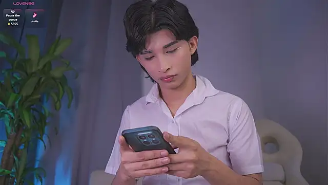 angel yuhogg online show from March 22, 2026, 6:04 am