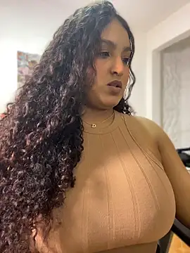 Snapshot of GaiaMuse chatting on April 13, 2026, 10:25 pm GaiaMuse online show from April 13, 2026, 10:25 pm