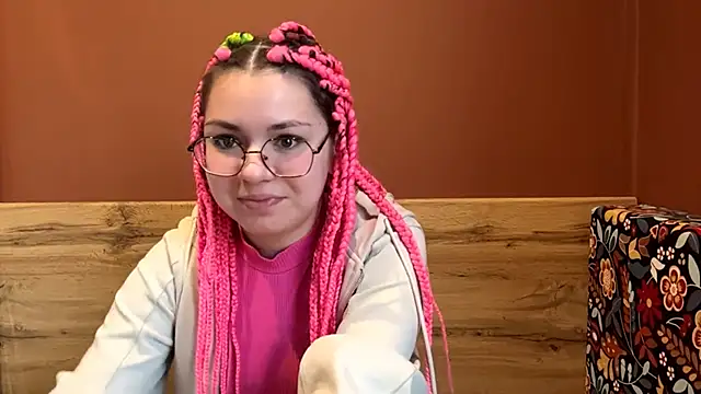 Snapshot of KlairRoms chatting on March 17, 2026, 4:04 am KlairRoms online show from March 17, 2026, 4:04 am