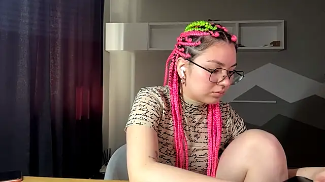 Snapshot of KlairRoms chatting on March 16, 2026, 8:07 am KlairRoms online show from March 16, 2026, 8:07 am