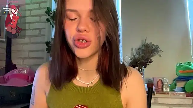 SarahHunnye online show from May 1, 2026, 1:32 am