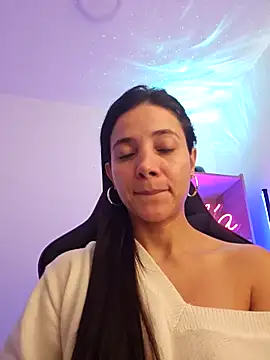 miaeyex online show from May 11, 2026, 12:06 pm