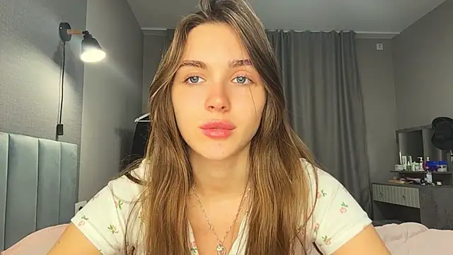 Snapshot of Veluxe chatting on July 19, 2026, 5:21 pm Veluxe online show from July 19, 2026, 5:21 pm