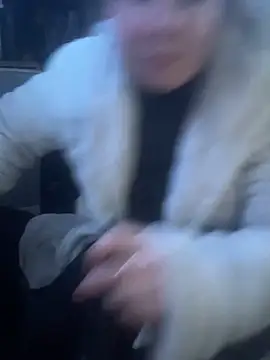 Snapshot of curvyneon chatting on April 13, 2026, 8:02 pm curvyneon online show from April 13, 2026, 8:02 pm