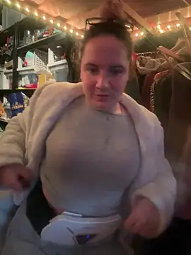 Snapshot of curvyneon chatting on April 3, 2026, 2:12 pm curvyneon online show from April 3, 2026, 2:12 pm