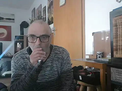 Snapshot of Thomate24 chatting on March 28, 2026, 8:15 am Thomate24 online show from March 28, 2026, 8:15 am