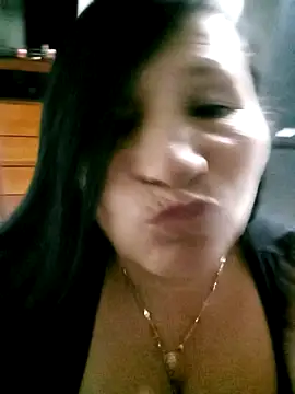 Snapshot of Ladygreeneyes chatting on April 29, 2026, 1:43 am Ladygreeneyes online show from April 29, 2026, 1:43 am