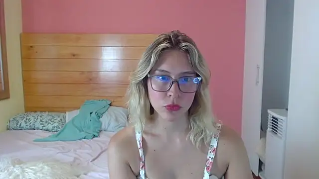 Dulce Victoria  online show from March 21, 2026, 11:41 pm