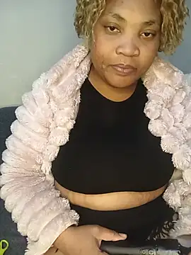 BeverlyQueen15 online show from July 5, 2026, 6:04 pm