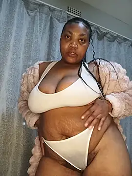 BeverlyQueen15 online show from July 25, 2026, 6:58 pm