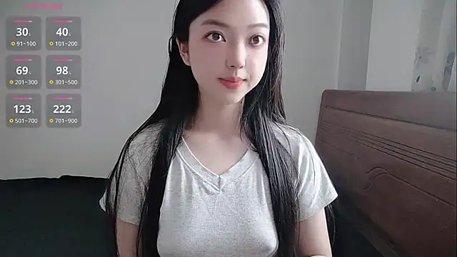 Snapshot of oblakitty_ chatting on May 10, 2026, 12:36 am oblakitty online show from May 10, 2026, 12:36 am