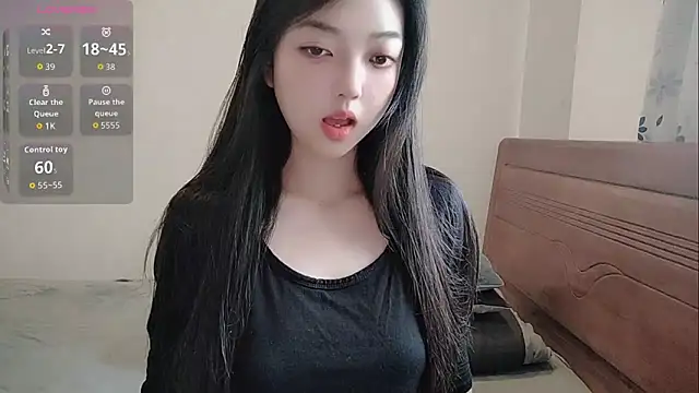 Snapshot of oblakitty_ chatting on May 15, 2026, 11:14 pm oblakitty online show from May 15, 2026, 11:14 pm