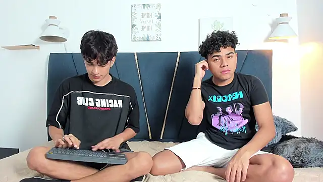 Enzo love18 online show from April 15, 2026, 7:25 am