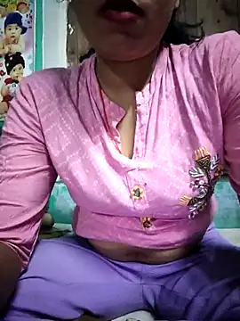 model seela online show from March 29, 2026, 3:35 pm