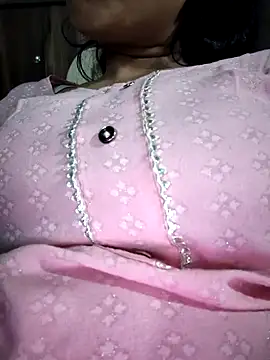 model seela online show from April 24, 2026, 4:42 pm