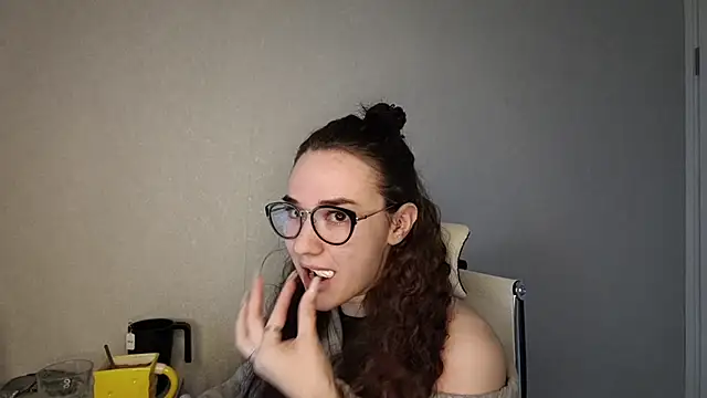 LaritaTocchio online show from April 23, 2026, 4:08 am