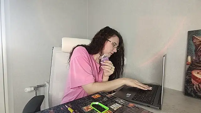 Snapshot of LaritaTocchio chatting on March 16, 2026, 8:18 am LaritaTocchio online show from March 16, 2026, 8:18 am