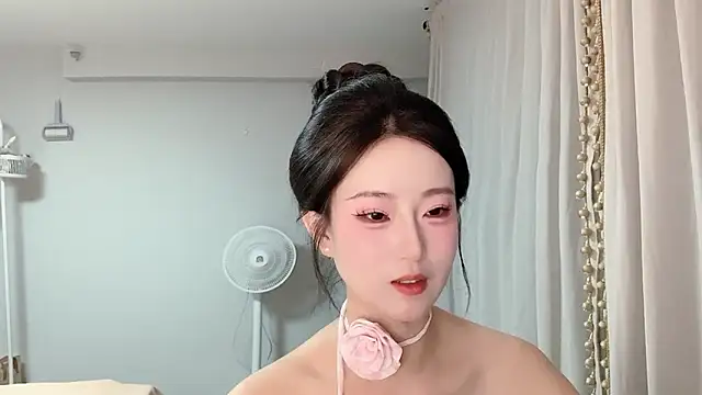 1X-yiyi online show from May 18, 2026, 12:21 pm