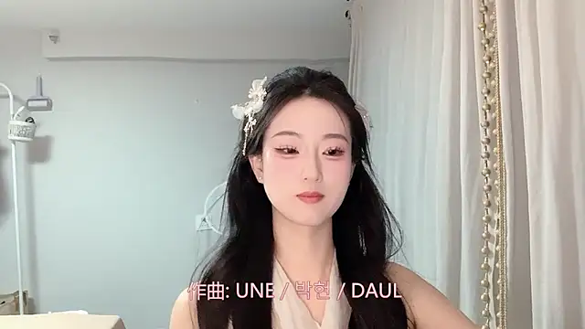 1X-yiyi online show from May 13, 2026, 4:03 pm